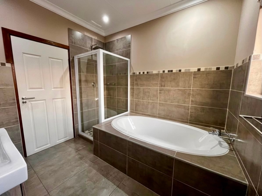 4 Bedroom Property for Sale in Boschdal North West